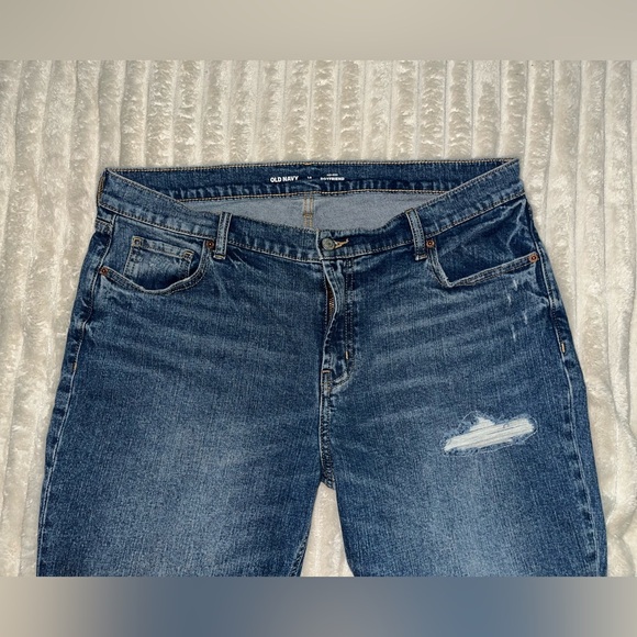 Old Navy Mid-Rise Boyfriend Straight Ripped Cut-Off Jeans • Size 14 - Picture 2 of 12